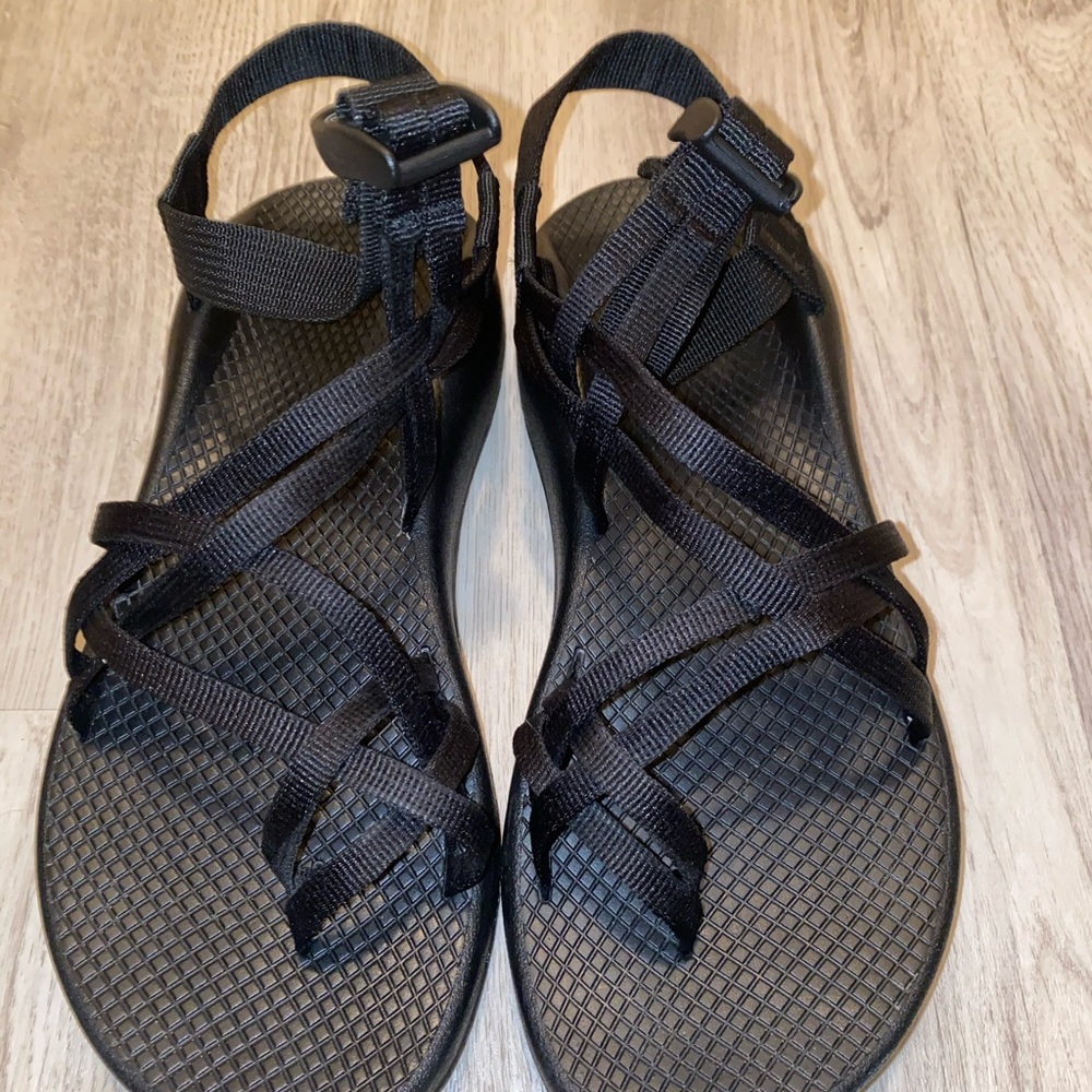 Like new black Chacos ZX/2
